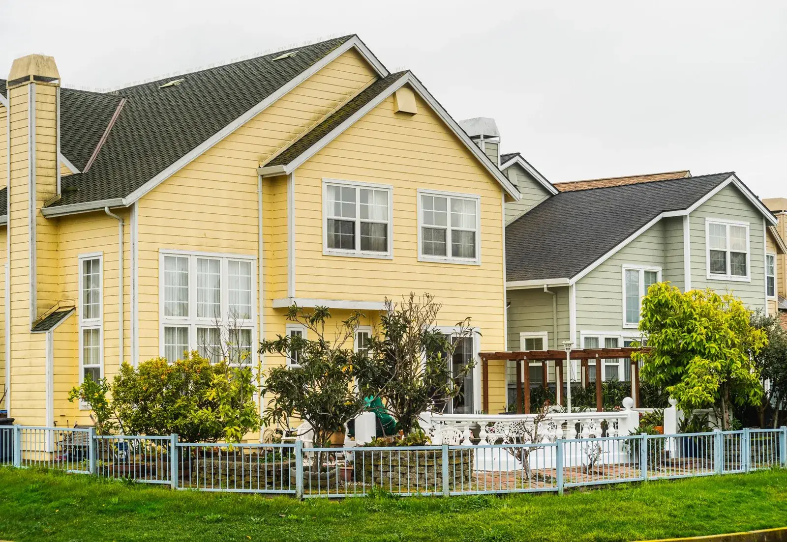Bright suburban houses with gardens and fences, the kind of home we buy in Kemah