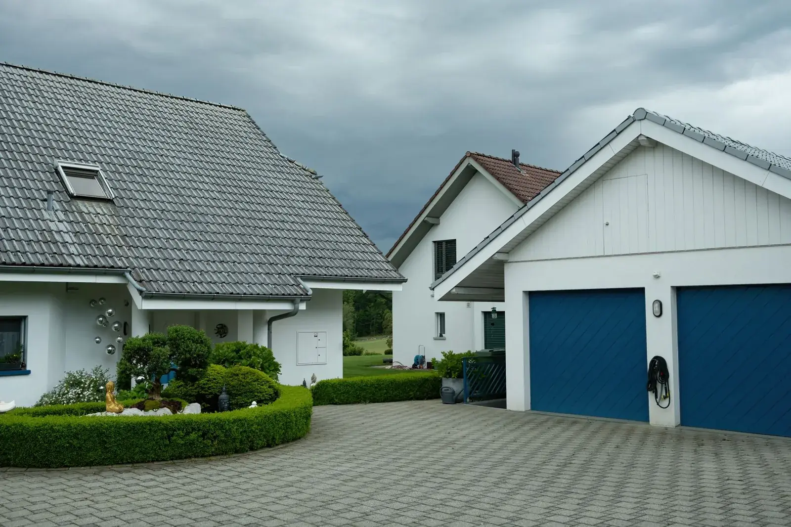 Lovely suburban houses with blue garage doors, the kind of home we buy in Kingwood