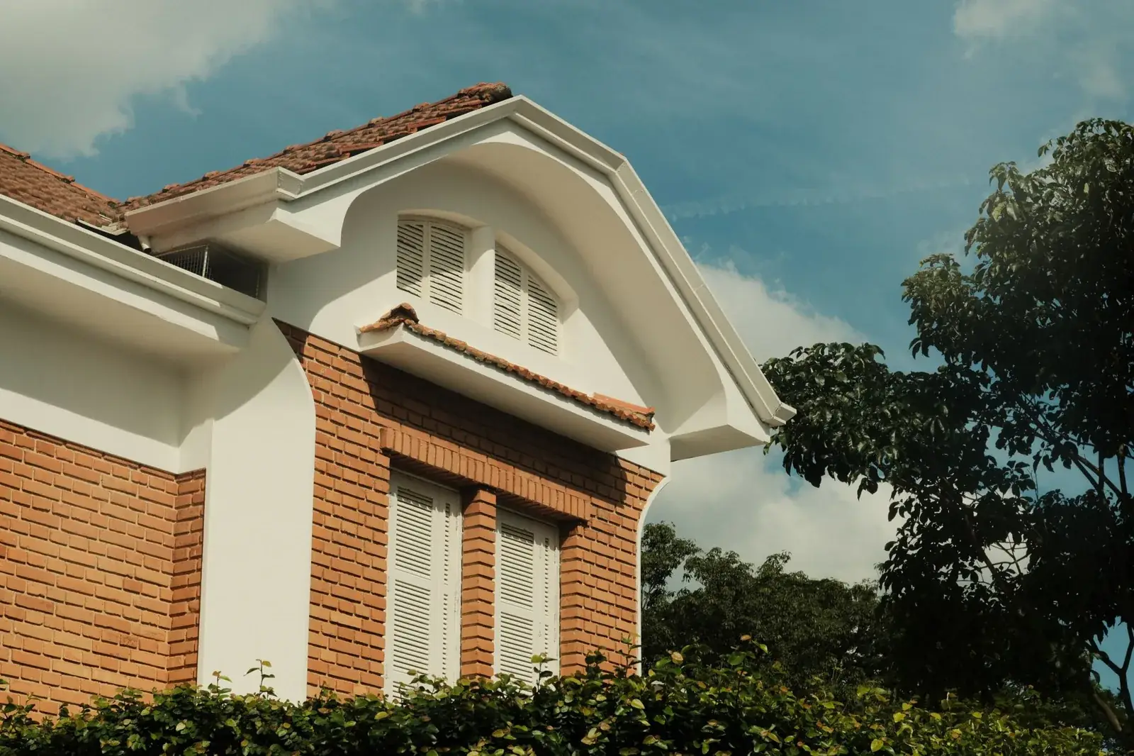 Exterior shot of a brick house featuring, the kind of home we buy in Shoreacres