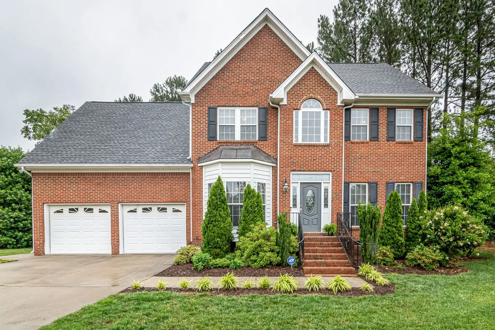 Beautiful two-story brick family house, the kind of home we buy in Surfside Beach