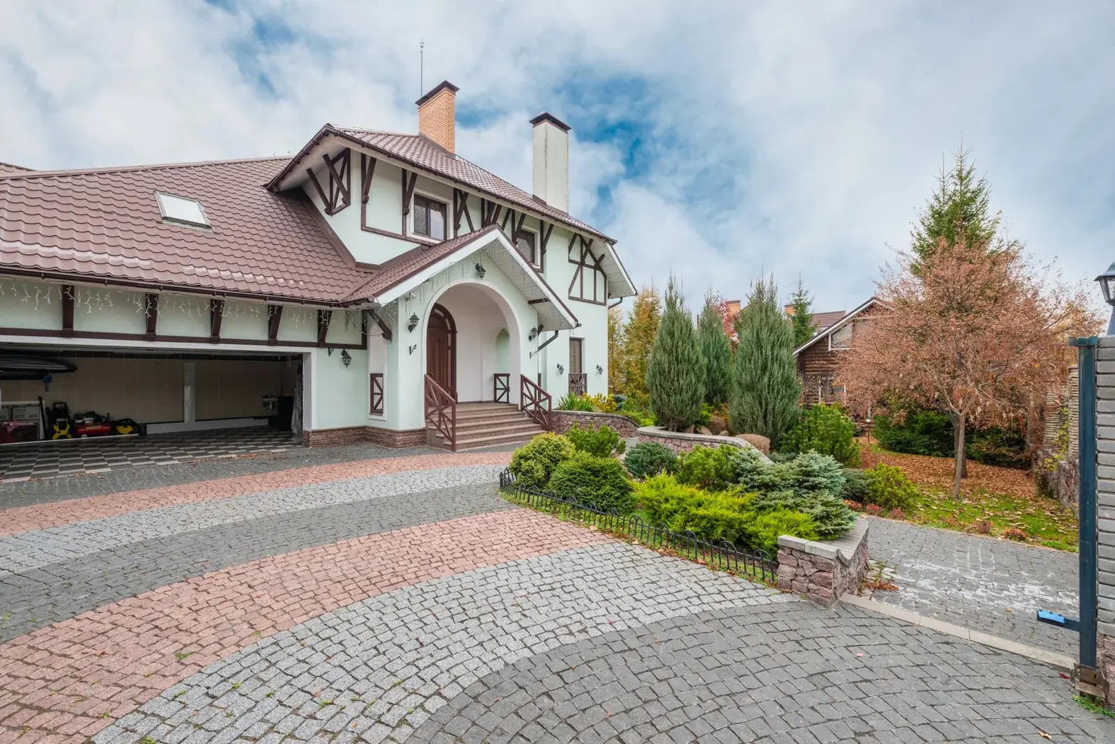 A quaint suburban house, the kind of home we buy in West Columbia